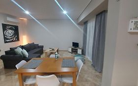 Vanas Apartment